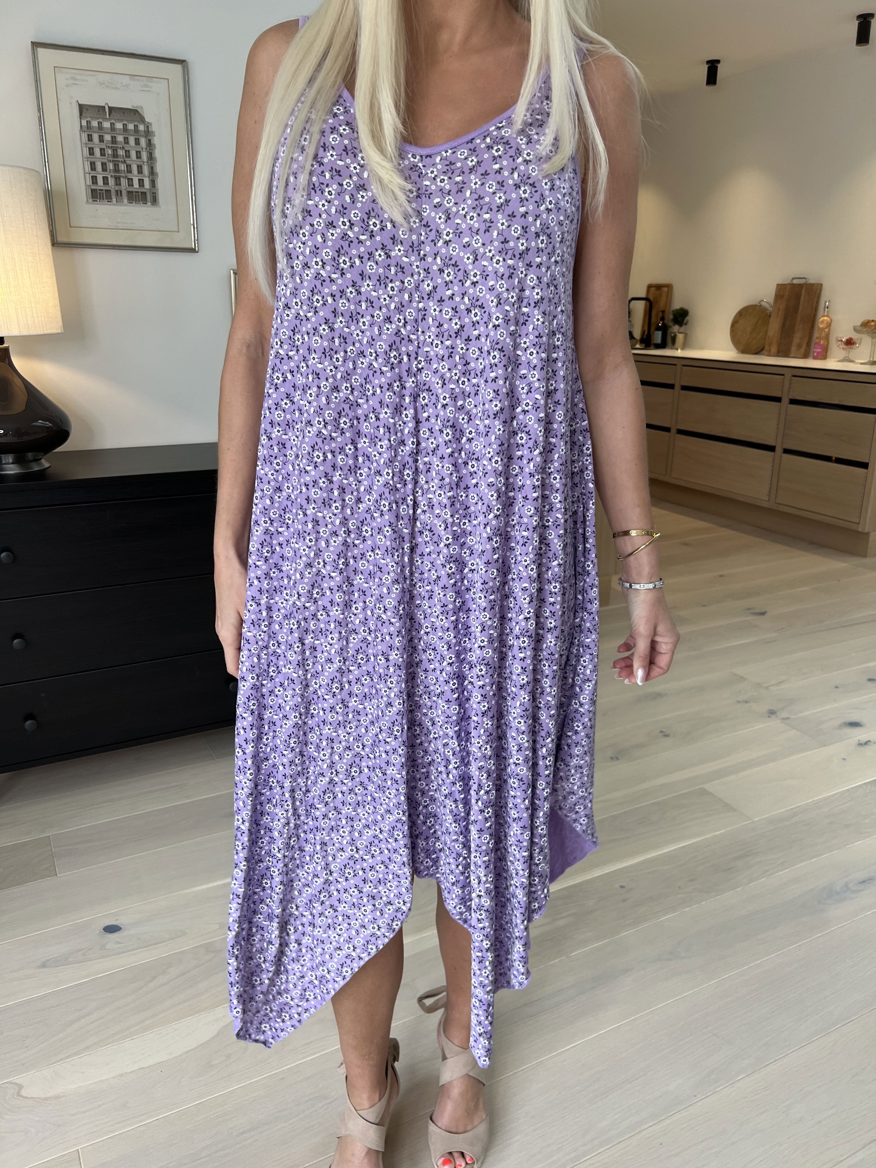 Veronica Small Flower - Sommerkjole med blomsterprint og brede stropper